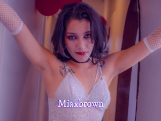 Miaxbrown